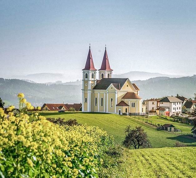 Lassen Sie sich inspirieren, wir haben eine Reihe von Tipps und interessante Ausflugsmöglichkeiten für jeden Geschmack. Kirche in idyllischer Landschaft