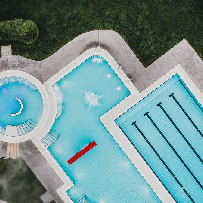 Outdoor pool of the spa Linsberg Asia from above