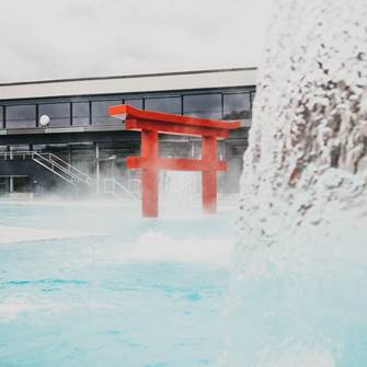 Wir bringen Ihnen den Fernen Osten in all seinen Facetten näher Außenpool der Therme Linsberg Asia