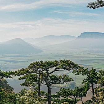 Rund um das Thermenresort Linsberg Asia gibt es viel zu entdecken Landschaft mit Bäumen, Flachland und Bergen