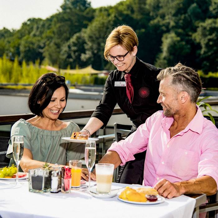 Couple having breakfast on the terrace of spa hotel Linsberg Asia