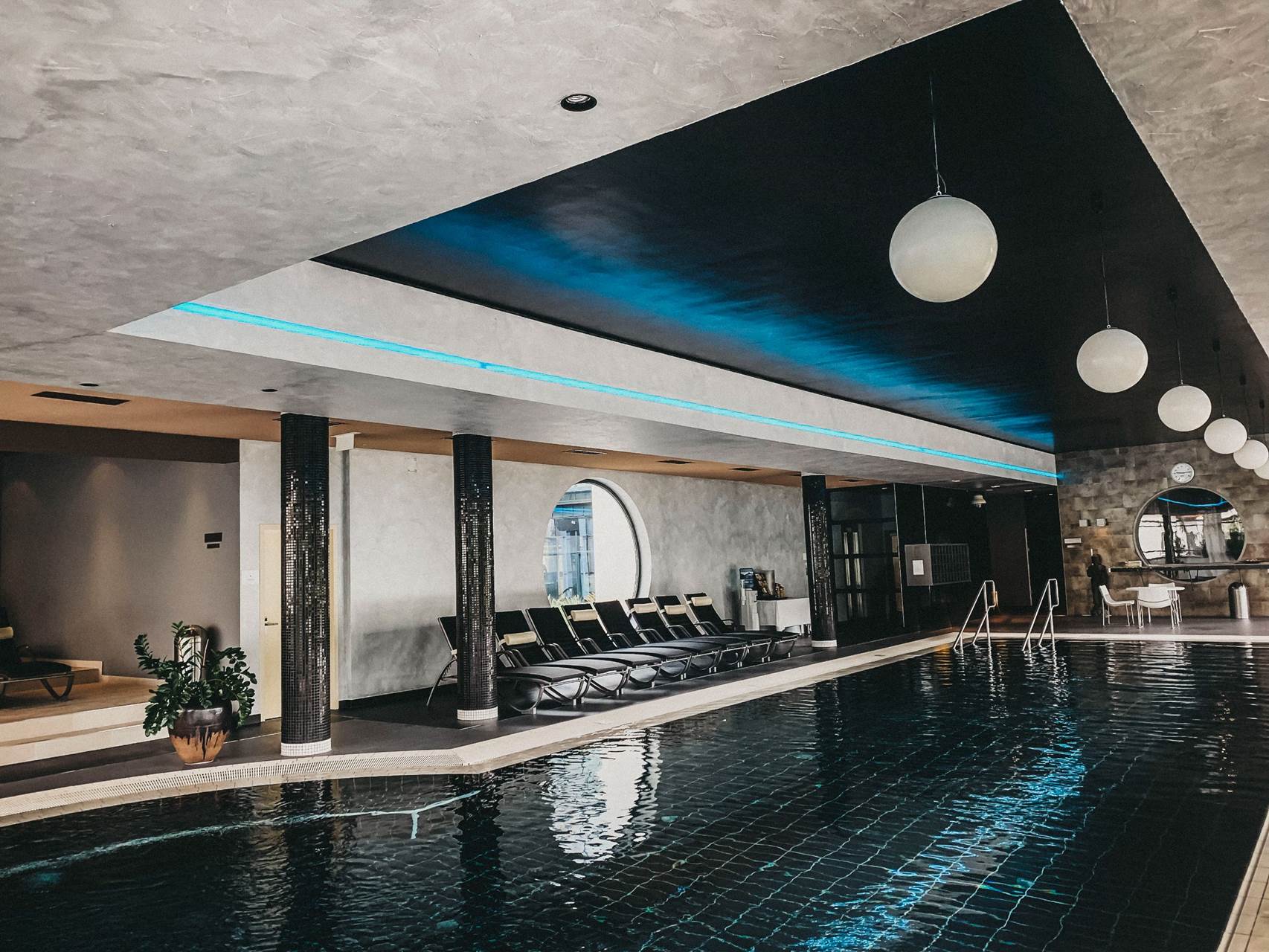 Indoor pool of the spa hotel Linsberg Asia in Bad Erlach