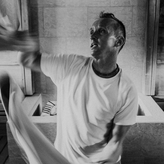 Man makes infusion in sauna of spa hotel Linsberg Asia