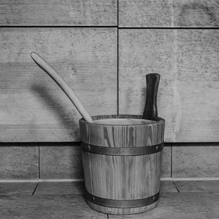 Sauna bei uns ist wie ein kleiner Urlaub auf einer Insel des Wohlgefühls Aufgusseimer in Sauna