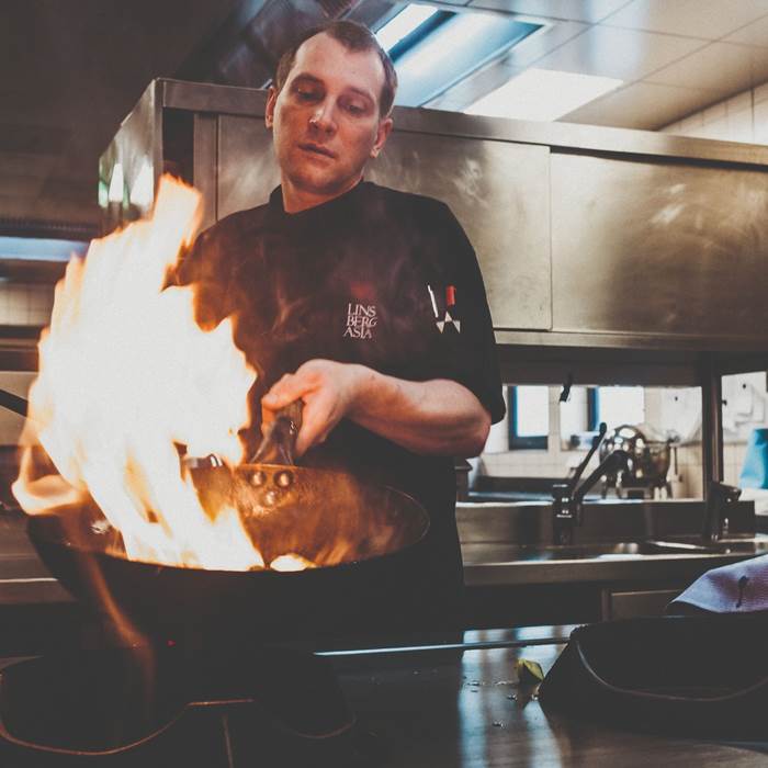 Cook flambées dish in pan