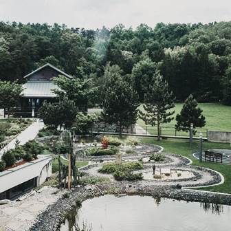 Wir bringen Ihnen den Fernen Osten in all seinen Facetten näher Zengarten des Resort Linsberg Asia
