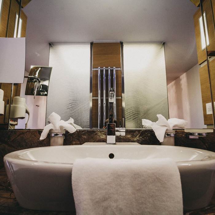 Bathroom in the hotel room of the Linsberg Asia