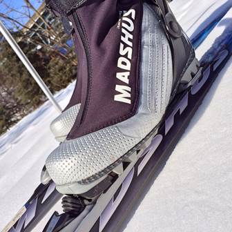 Zahlreiche gut gespurte Loipen stehen Ihnen zur Auswahl Langlaufschuhe und -ski